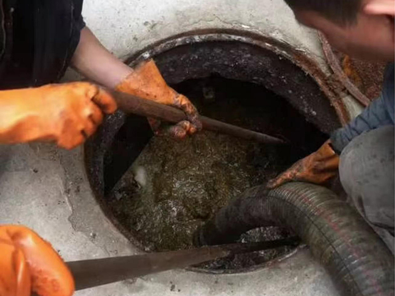 酒泉清理化粪池时如何避免沼气的危害？